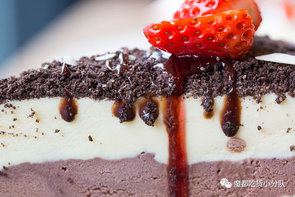 端不动的鱼缸鸡尾酒，边嚼边喝