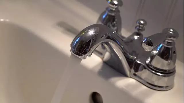 洗脸盆水龙头水量变小的原因,水龙头用久了怎么水量变小了