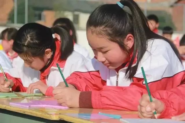 狗年要来了！浦江这所小学做的画有点意思的