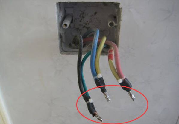 如果电工师傅接完线头给做这一步，不仅不用验收，还要多加工钱