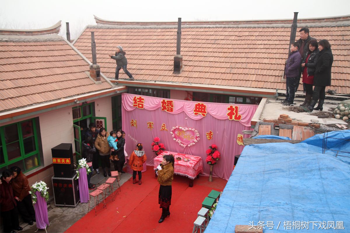 新娘婚鞋一定要是红的吗,新娘婚鞋要穿棕色的吗