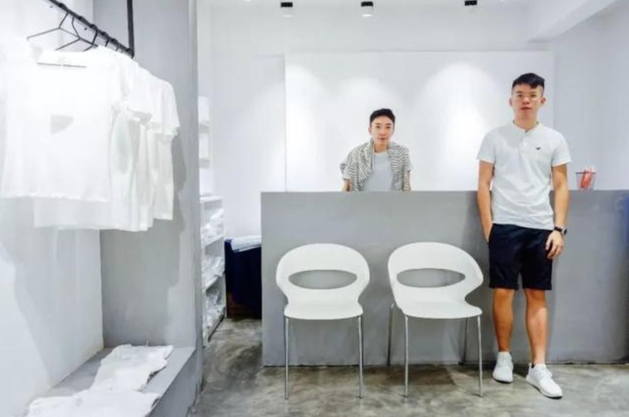 普通tshirt怎样穿更时尚,t-shirt怎么样才能潮流