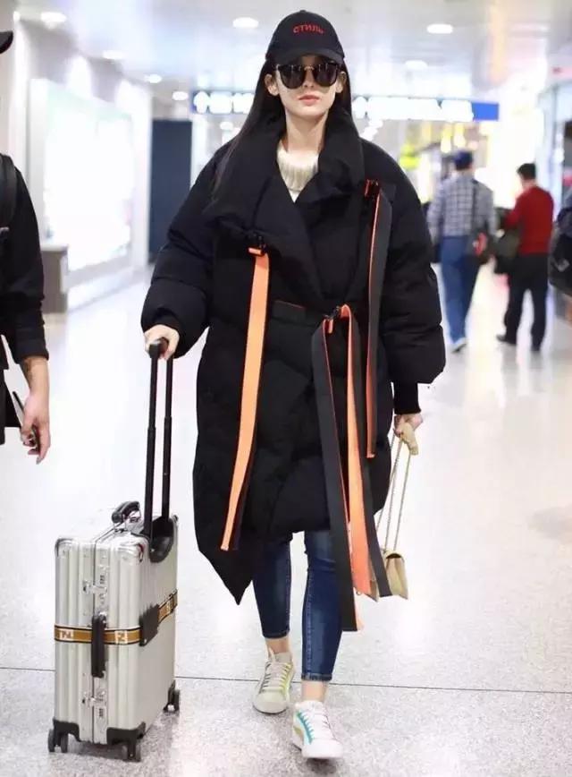 火炸天的羽绒服,rimowa新系列