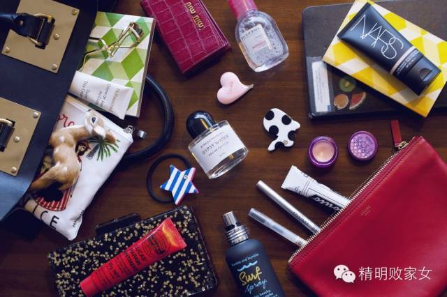 女孩子的包里到底装有什么,女人的包里都装什么