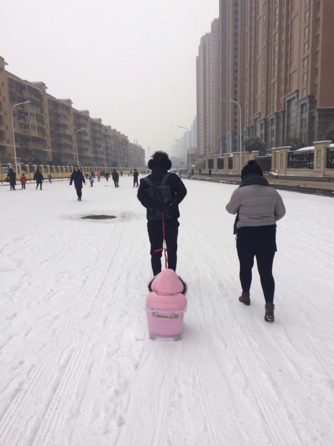 滑雪场滑雪装备有哪些,滑雪场地的滑雪工具