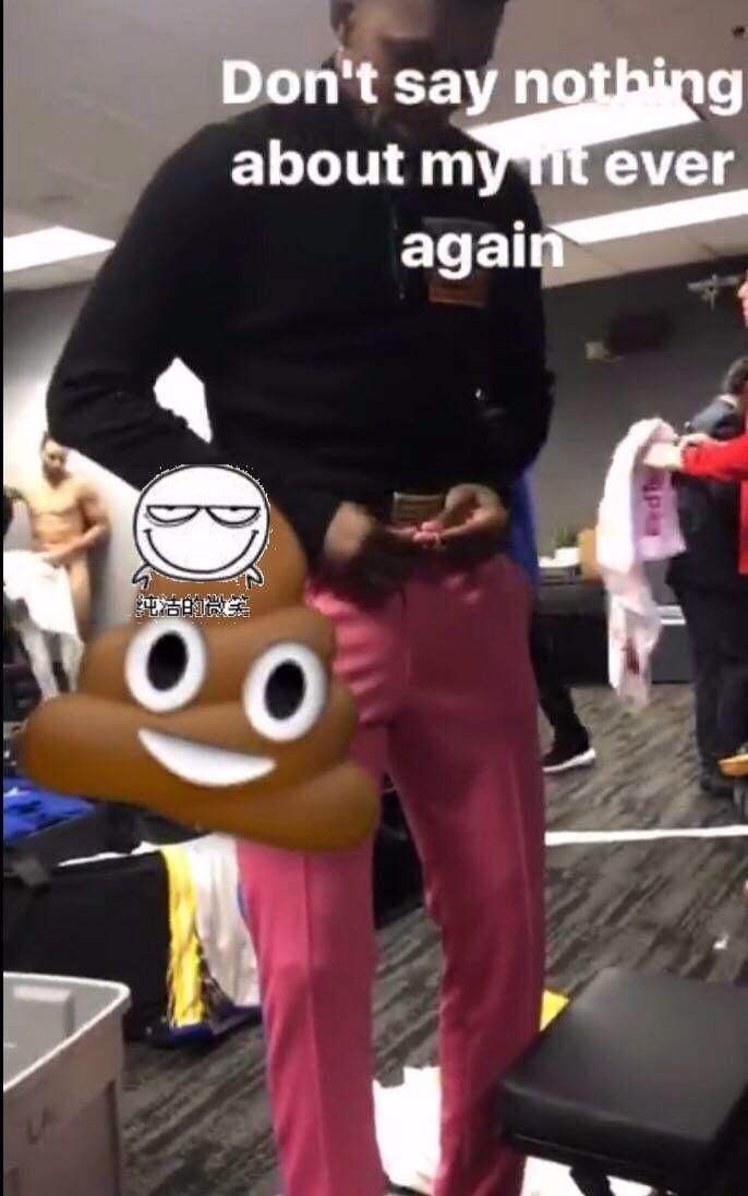 库里新秀赛季被霸凌,库里惨遭7岁小男孩晃飞颜面无存