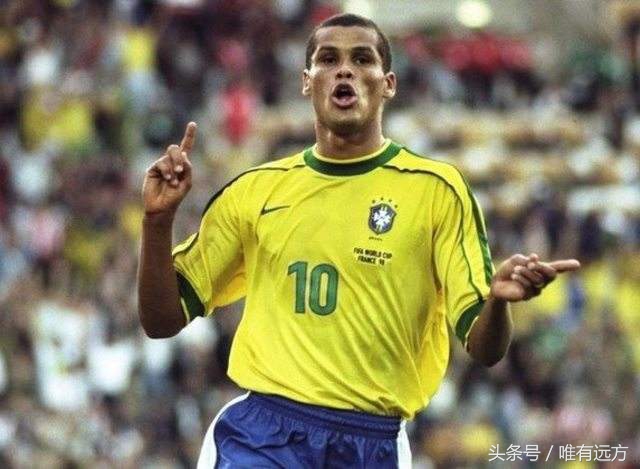 天下足球催泪文案青春凯旋,天下足球催泪文案罗纳尔迪尼奥