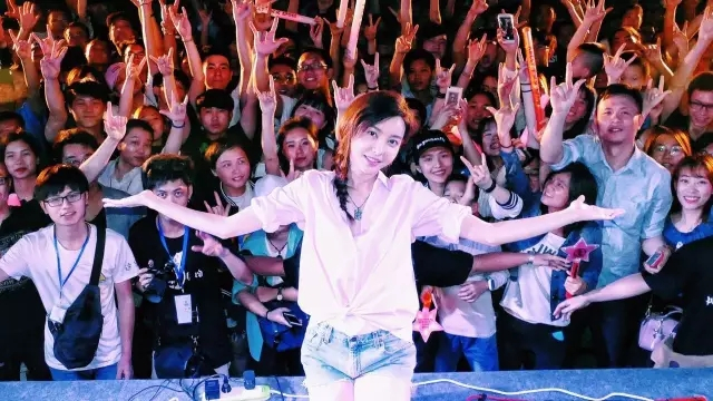 再见前任于文文原唱,于文文代言ibanez有多厉害