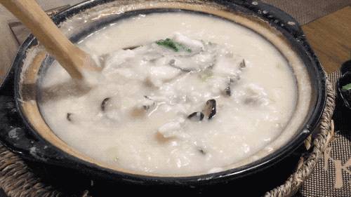 惊了！大胃美少女在建国北路的罗森吃掉一根Dior变色唇膏！