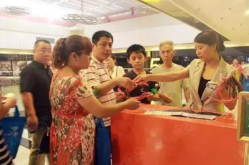 “免费3D眼镜”害了谁？被消协、观众骂惨了，影院方面该发声了！