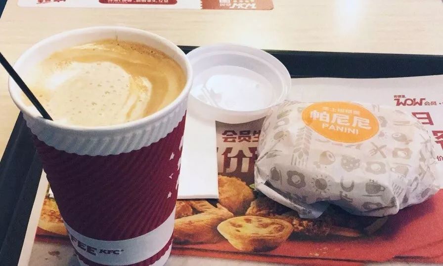 麦当劳成了金拱门，没想到肯德基却凭一个饭团赢了！