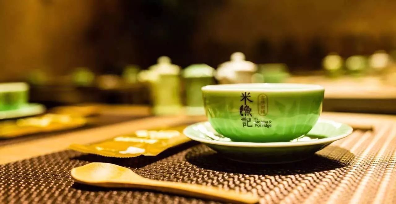 惊了！大胃美少女在建国北路的罗森吃掉一根Dior变色唇膏！