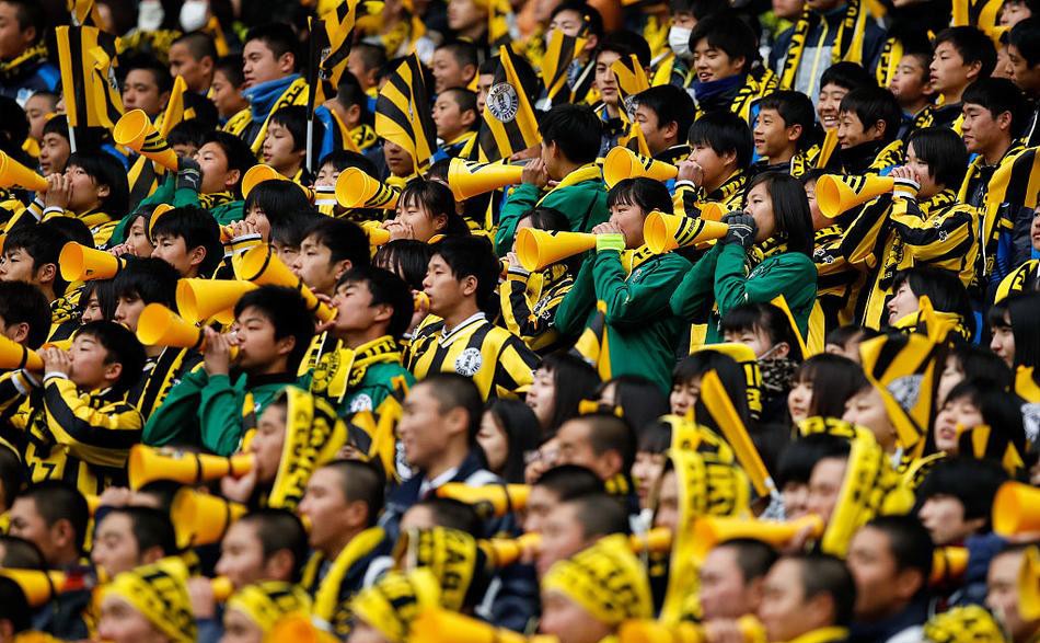 原来足球小将是真的!别人家的校园足球再度刷屏