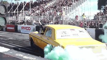 烧胎怎么让烟更大,烧胎怎么能烧出彩色烟雾