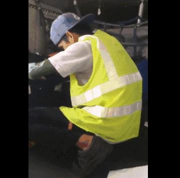 美女血拼五个Coach包带回国,然而,打开行李的一瞬间,啥都没了