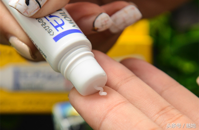 好用淡化唇纹的润唇膏推荐,素颜必备的8款变色润唇膏暗色