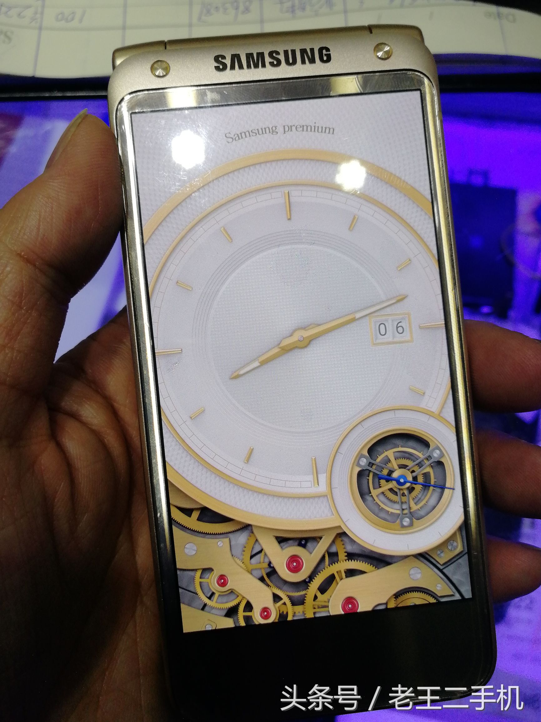 作为成功人士,三星大翻盖w2019你该如何选择