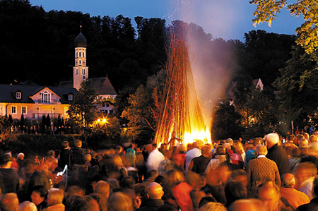 各国圣诞节的传统食物英文介绍,世界各地圣诞风俗