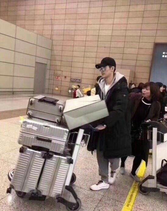 明星机场视频事件,张翰现身机场被曝光