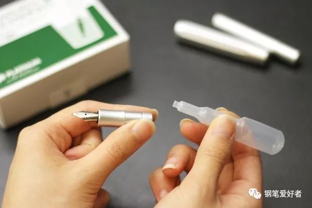 钢笔怎么在不拆卸的情况下清洗,钢笔保养小技巧之怎样清洗钢笔