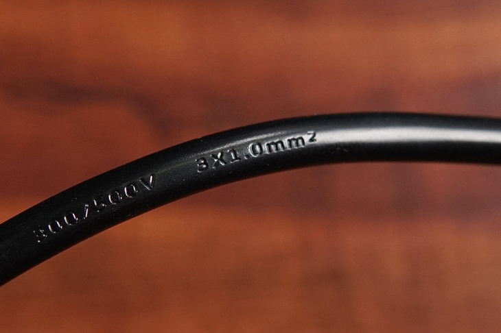 冬季电压不稳真的伤不起抗电涌插座守护电器安全