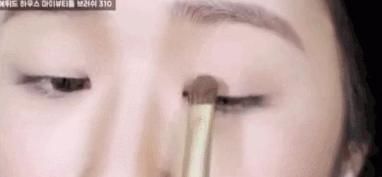 周冬雨单眼皮小眼睛怎么画眼妆,周冬雨同款眼妆教程