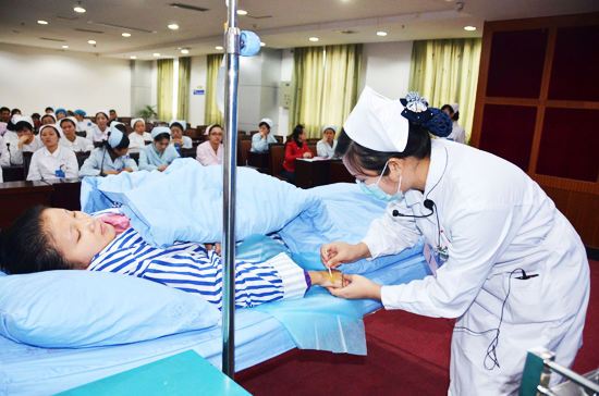 护士留置针注意事项,留置针回血正确方法