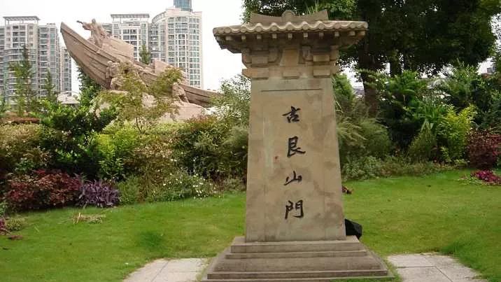 好天气不出门晒太阳,大好的天气不出门