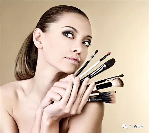 如何减少化妆品过敏，不再受到伤害？