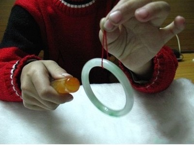 买翡翠看自然光,买翡翠用什么样的器具鉴别