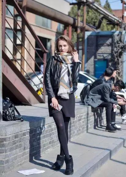 周冬雨雪地靴怎么搭配裤子,谁说雪地靴不好搭配