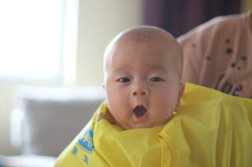 宝宝剃胎发要不要留头发,宝宝剃下来的胎发怎么处理好