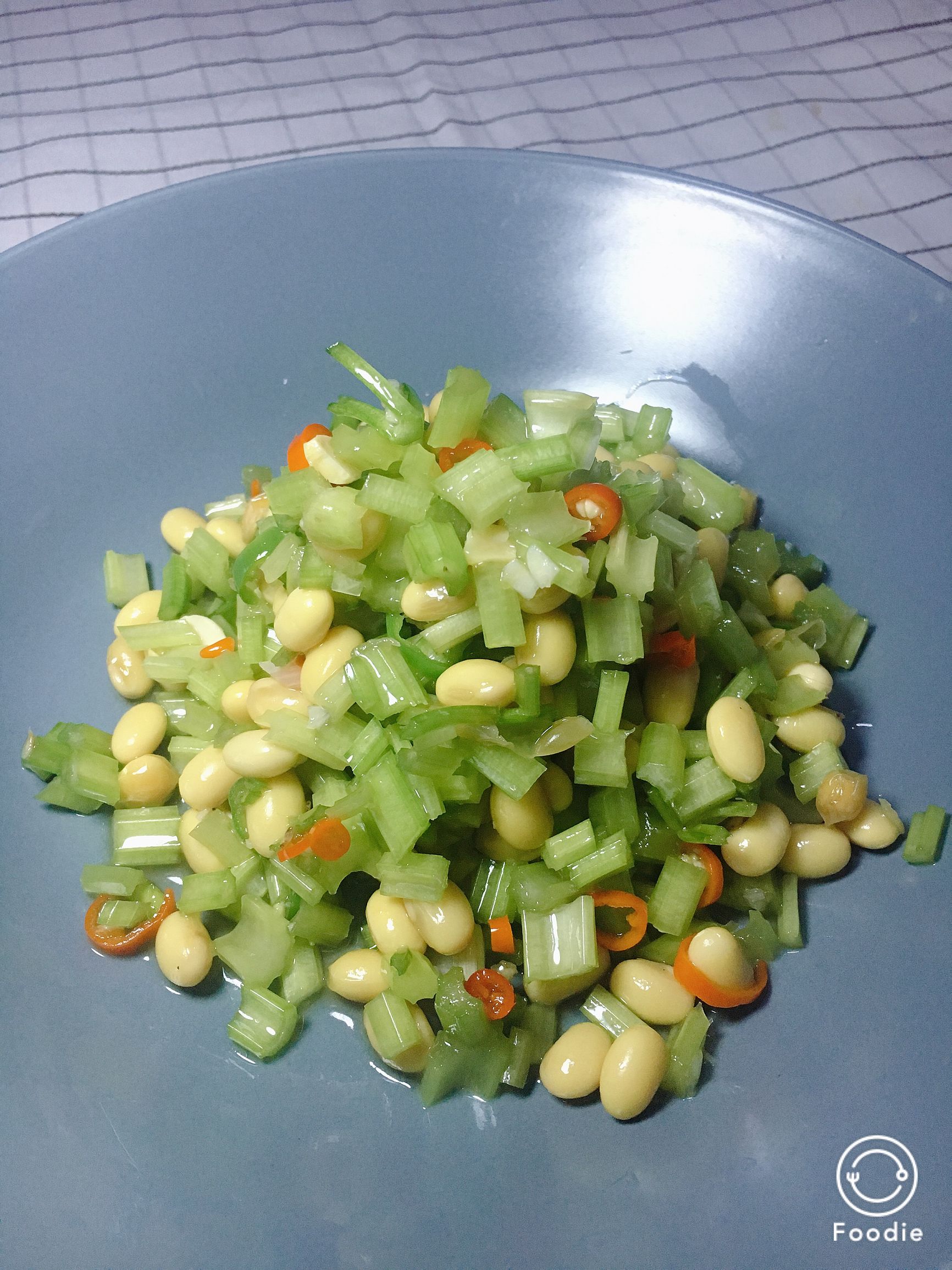 芹菜黄豆凉菜调料,凉拌芹菜黄豆怎么做