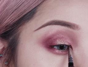 日本发明了发光睫毛，化了这款眼妆同样可以闪闪发亮