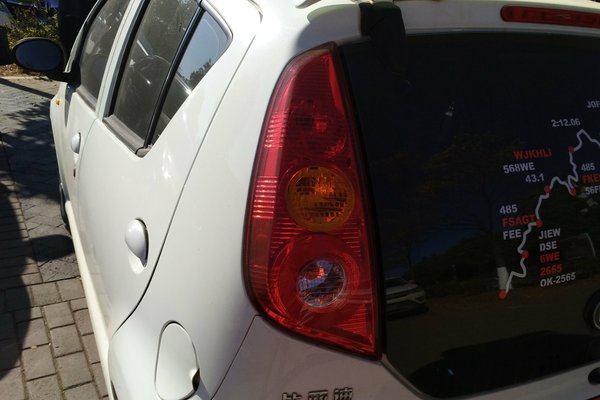 比亚迪f02015款1.0l炫酷型配置,比亚迪f0amt