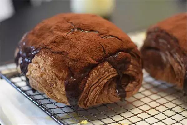 黄牛倒卖食品是违法吗,黄牛倒卖网红食品面包加价百元