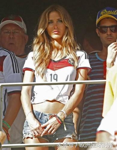 瓜迪奥拉放弃了他的战术思想,多特旧将瓜迪奥拉当年很欣赏格策