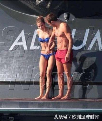 瓜迪奥拉放弃了他的战术思想,瓜迪奥拉换上格策来对付梅西