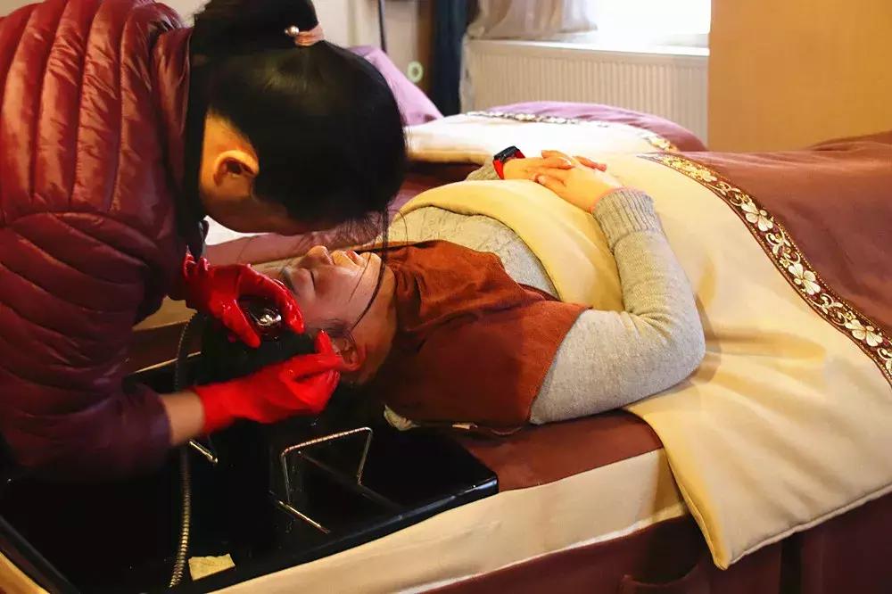 揭露美容养生馆内幕,曝光美发店的黑店