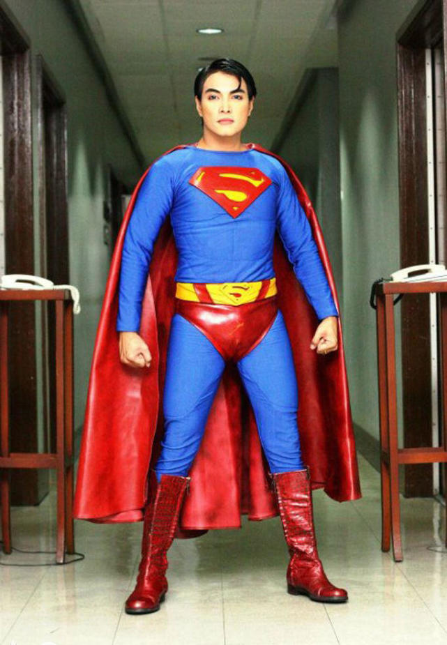 男子整容变超人,男子被迫做整容手术变成女性