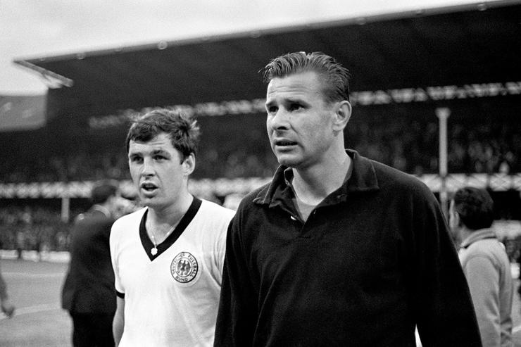 足球历史上那些有趣的故事,足球运动员最快的100米纪录