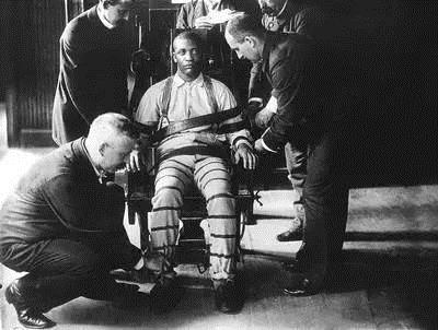 爱迪生真的是第一个发明灯泡的吗,发明家爱迪生发明灯泡失败了几次