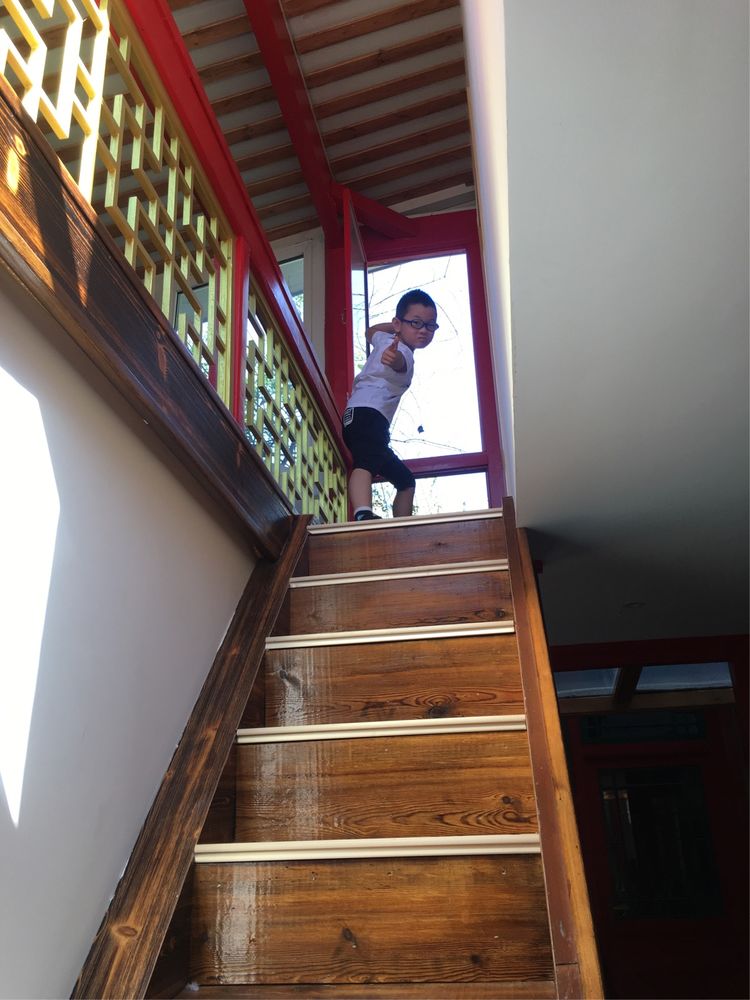 和小屁孩们一起出去玩的视频,和小屁孩玩的一天