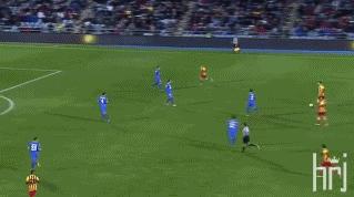 19岁的梅西给足坛带来的震撼,梅西的高光时刻人缝1v3无解过人