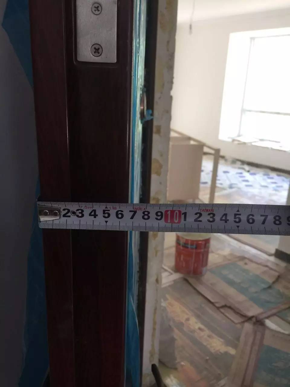 环渤海名家居订的步阳防盗门竟与订购厚度不一致；苏堤公寓：“长城宽带”小广告到底谁贴的？