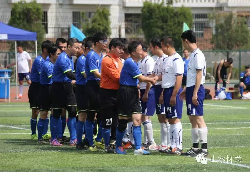 你就是球星绿茵场上呼喊着你的名字2016中科合成油怀柔首届业余足球超级联赛火热开赛，快来看看谁来了！