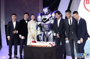 中国超模明星足球队视频,中国超模综艺走秀