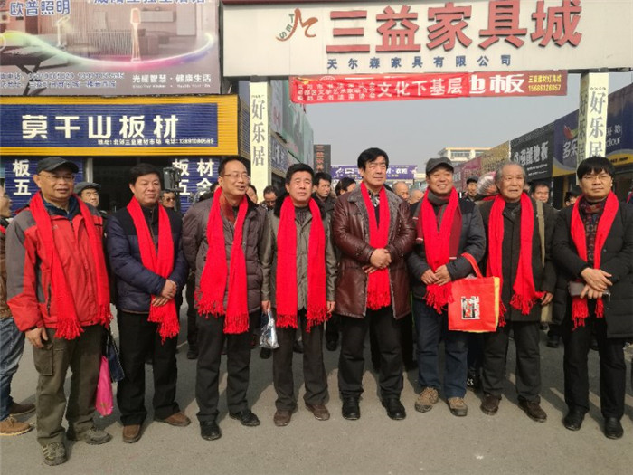 书法家为市民义写春联,咸阳三益建材市场