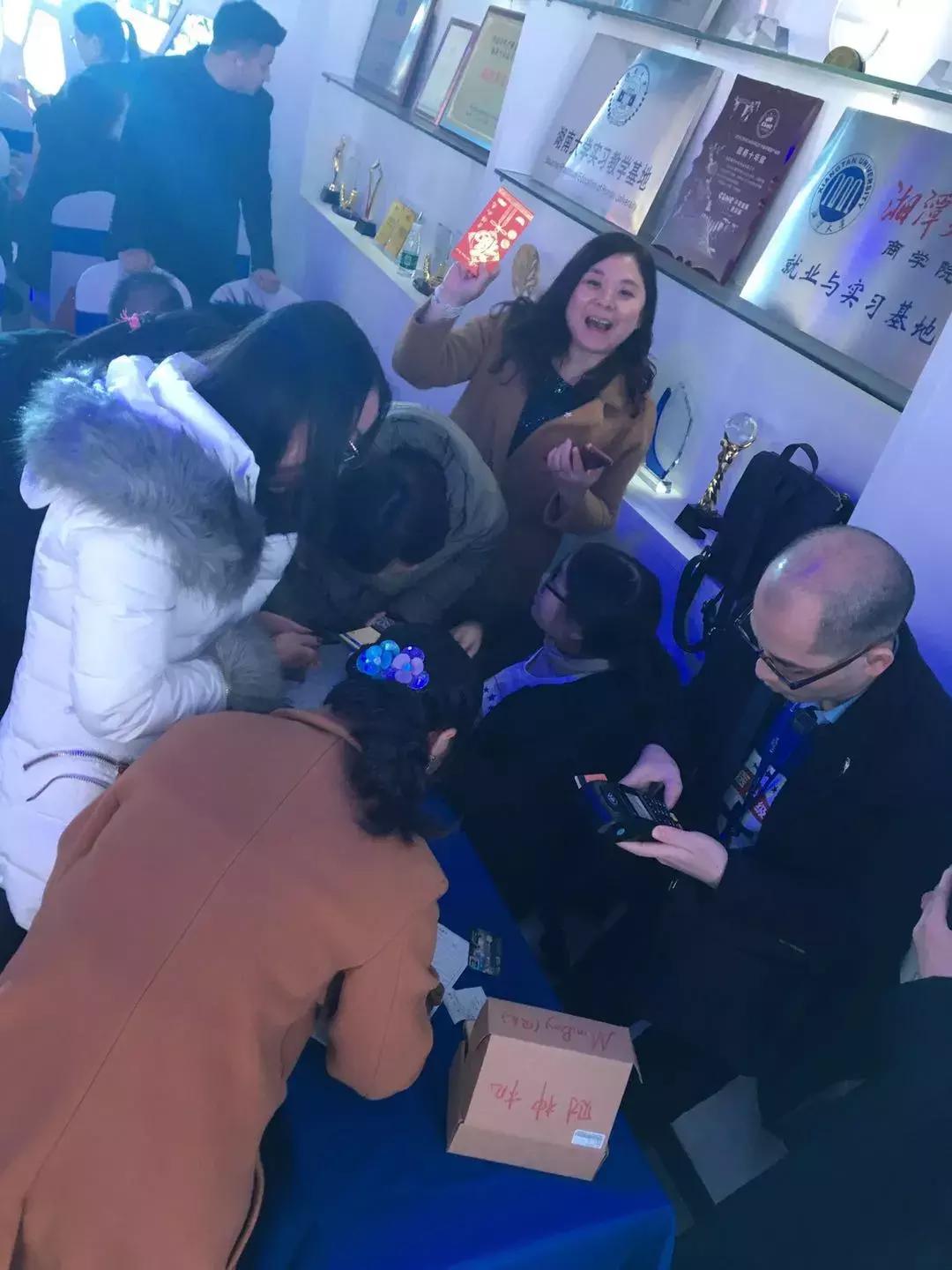 “2017年一心为你小白钻梦工厂年度盛典”圆满落幕！