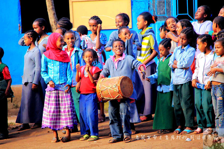 埃塞有块任性草坪:大部分时间是足球场,偶尔是机场,有时还混用